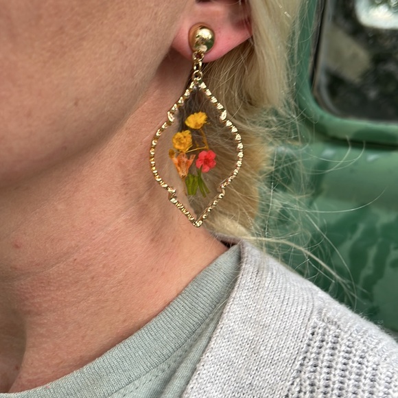 Handmade Real Pressed Dried Flower Botanical Resin
Earrings - Picture 7 of 14
